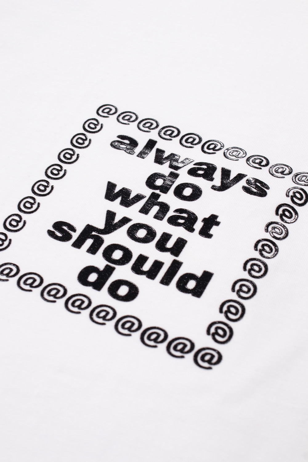"Always Sun T-Shirt – Weißes Unisex-T-Shirt mit einzigartigem Front-Print für Streetwear-Liebhaber"