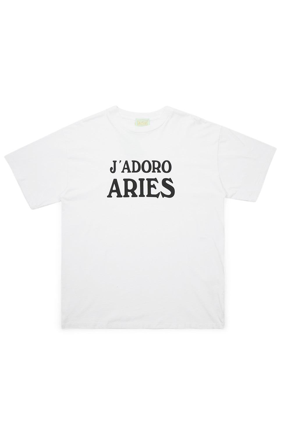 "Aries Adoro Aries T-Shirt in Weiß – minimalistisches Streetwear-Shirt mit ikonischem Print"