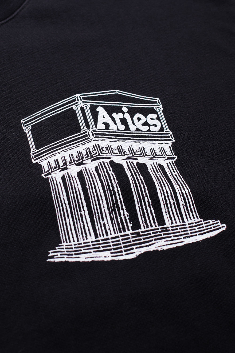"Aries Mega Temple Sweatshirt Black – Schwarzes Sweatshirt mit großem Temple-Print, das im Streetwear-Bereich für Aufsehen sorgt"