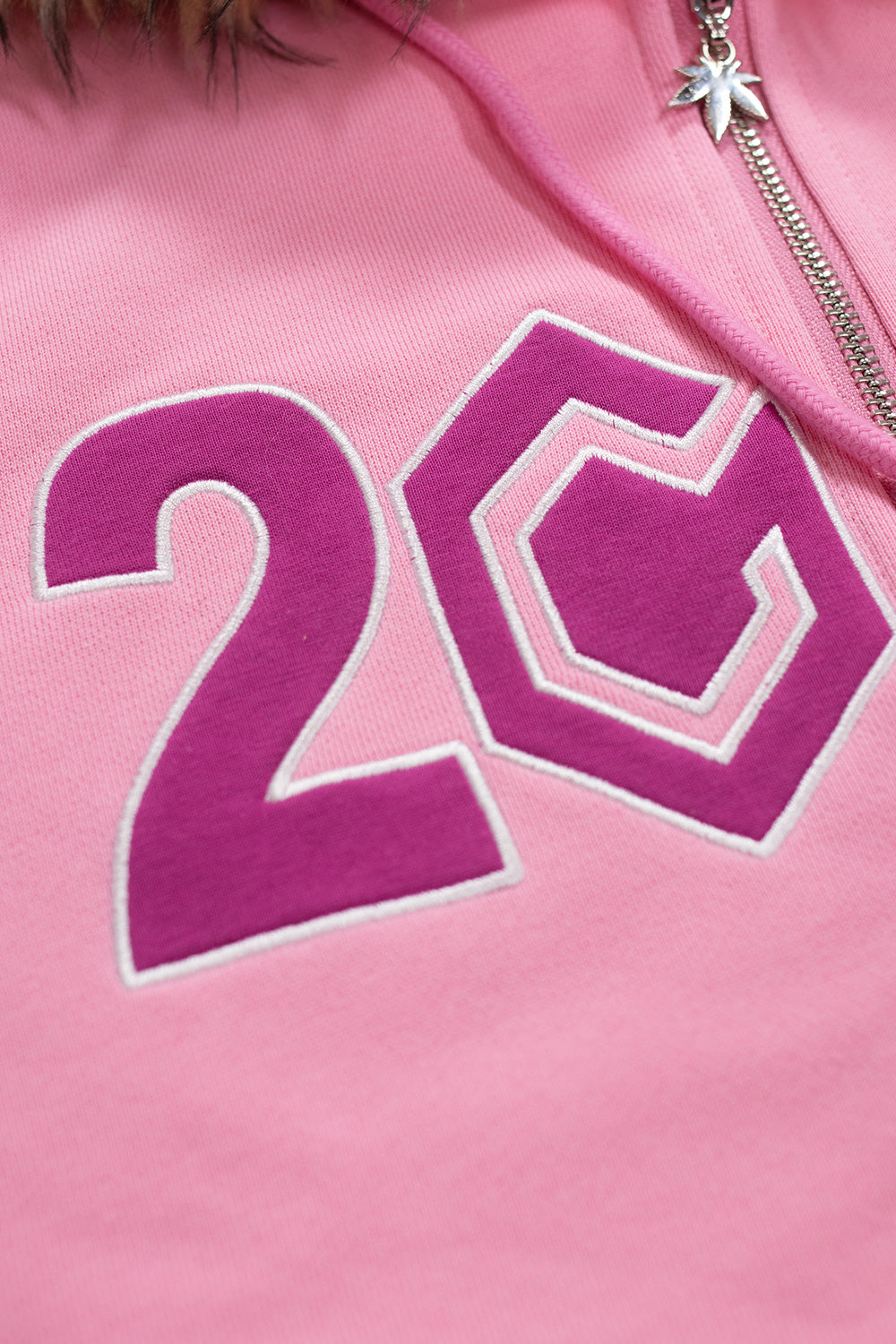 Fuck This Industry 8Cube Zip Up Hoodie Pink – Rosa Hoodie-Jacke mit Kunstpelzkragen und rebellischem Statement-Design
