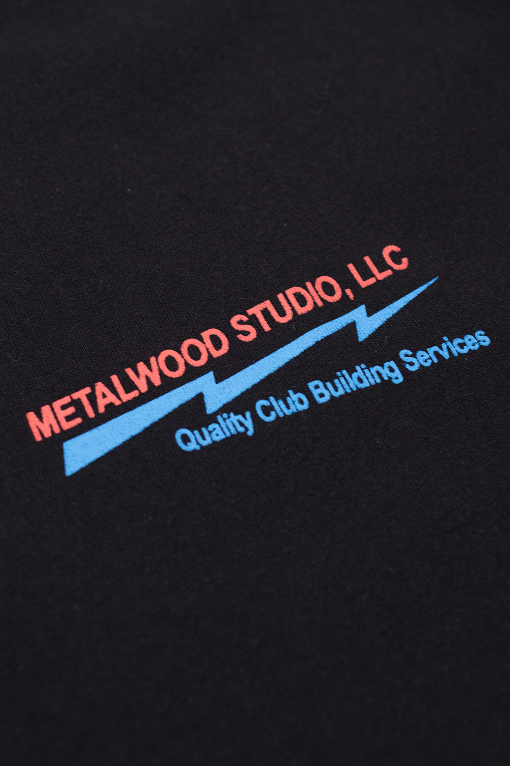 Metalwood Studio Club Building T-Shirt Black, men’s oversized cotton tee combining 1990s golf heritage with modern skateboarding fashion.