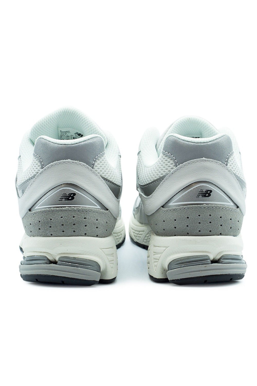 New Balance 2002R Sneaker in Grey Matter, Sea Salt und Dark Silver Metallic – Robuster und trendiger Schuh für jeden Tag, mit hochwertiger Verarbeitung.