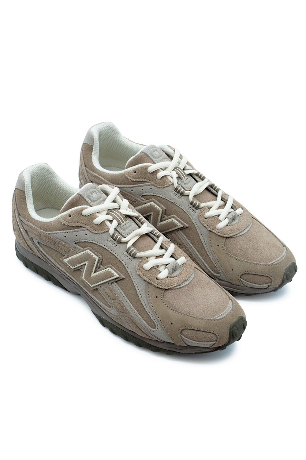 Angled pair view of the New Balance 204L U204LMMA displaying premium suede paneling, flowing heritage-inspired overlay design, layered New Balance N logos, earthy Mushroom tones and refined retro running aesthetics.