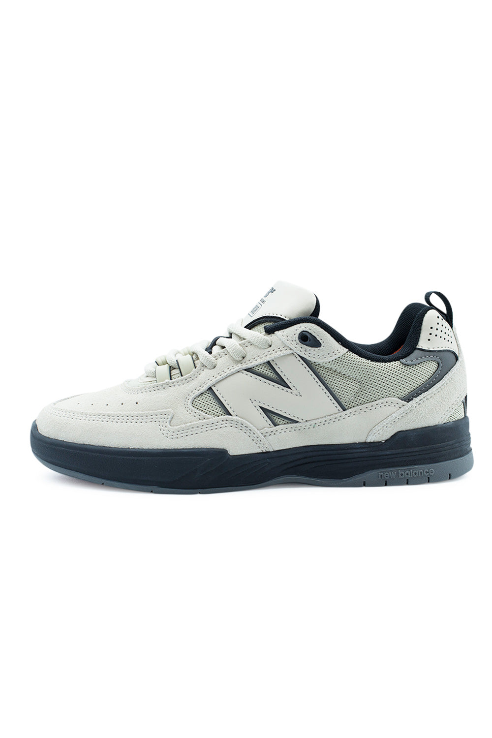 New Balance Numeric Tiago Lemos 808 in Sea Salt/Black – Hochwertiger Skate-Schuh mit robustem Wildleder-Obermaterial und erstklassiger Dämpfung.