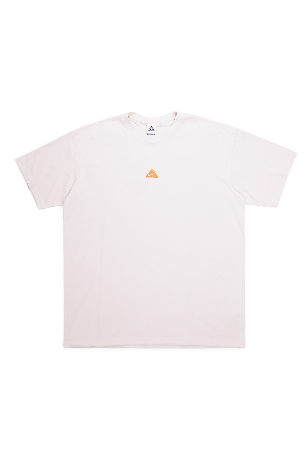 Nike ACG Lungs T-Shirt Summit White Safety Orange – Trendiges Herren T-Shirt mit auffälligem ACG-Design in Summit White und Safety Orange für ein urbanes Outdoor-Feeling.