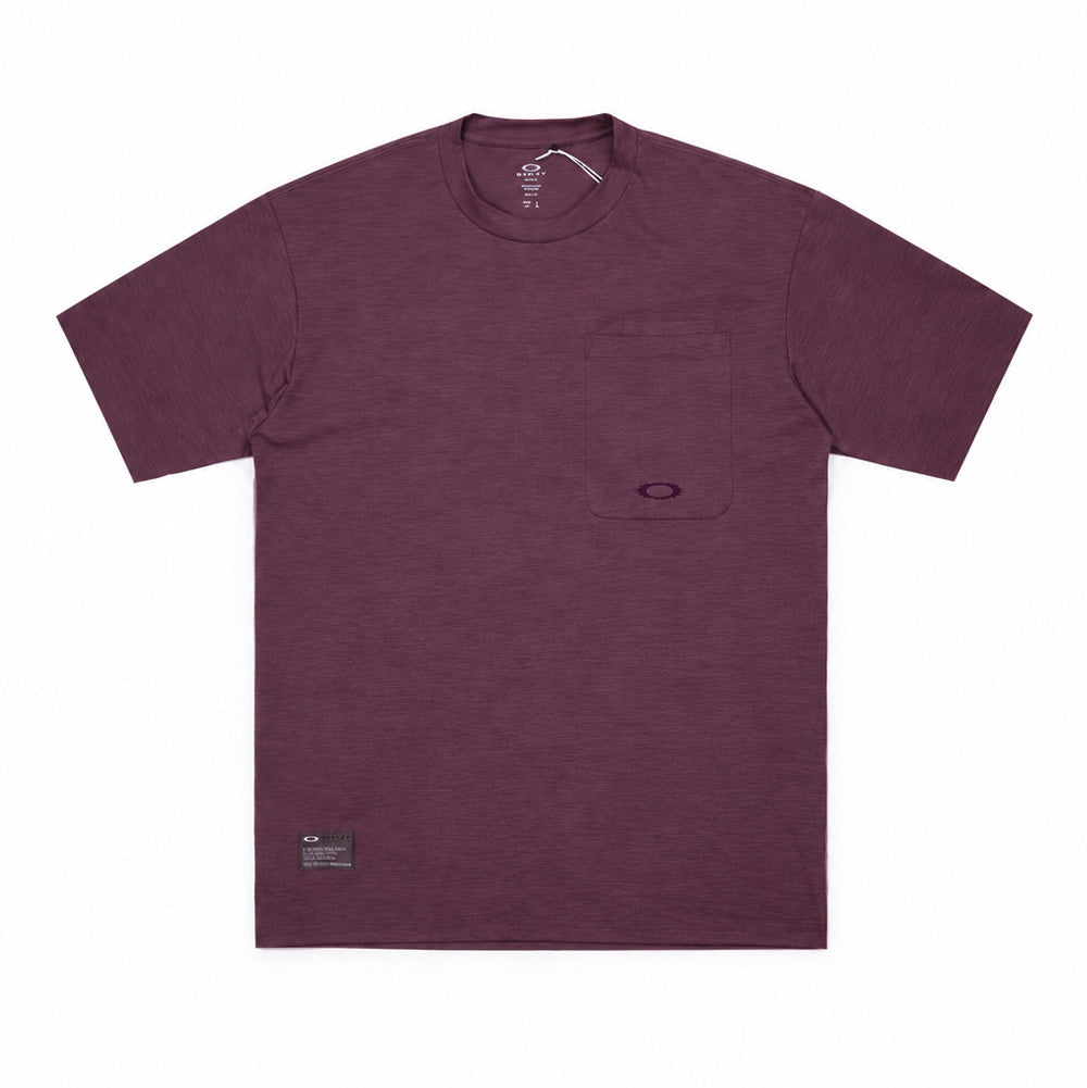 Front flat lay studio view of the Oakley FGL Scratch Short Sleeve Tee 6.7 in Rouge, showcasing a technical heathered berry-red jersey knit t-shirt, ribbed crewneck collar, short sleeves, a large structured patch pocket on the left chest with an open pen slot and tonal embroidered logo, and a stitched dark grey Oakley FGL military spec label at the bottom right hem.