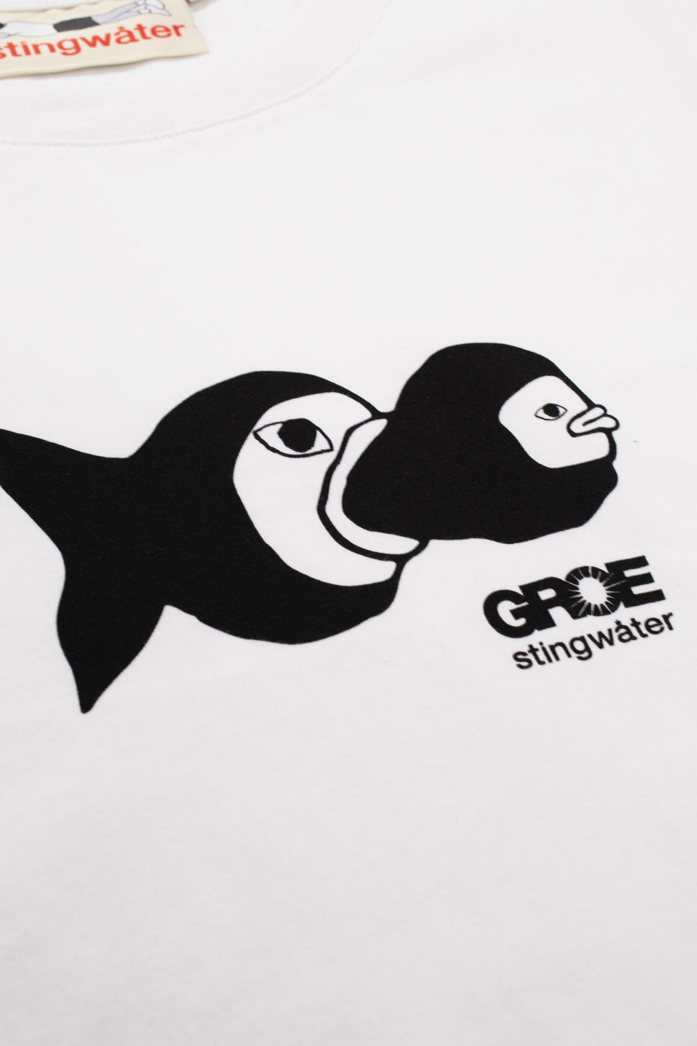 Stingwater Eat Your Young T-Shirt White – Trendiges weißes T-Shirt mit kreativem "Eat Your Young"-Design, perfekt für den modernen urbanen Look und Streetstyle-Outfits.