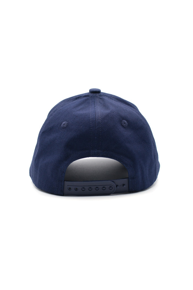 Trendige 6-Panel-Cap von Bye Jeremy in Blau, verziert mit einem markanten Schmetterlings-Design für einen coolen, einzigartigen Stil.