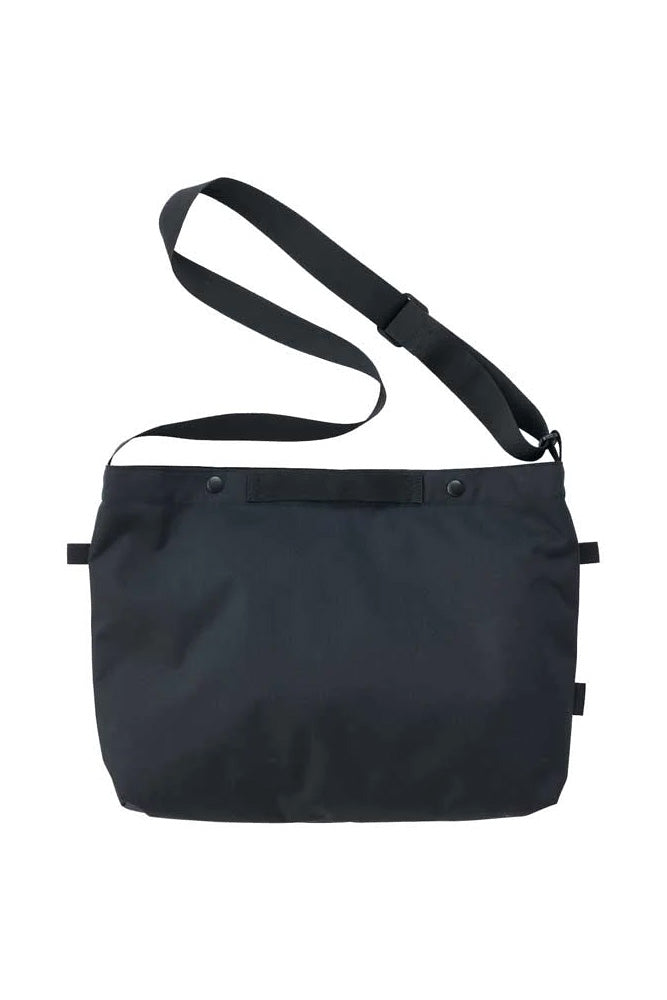 Robuste schwarze Gramicci Cordura Umhängetasche mit YKK-Reißverschlusstaschen