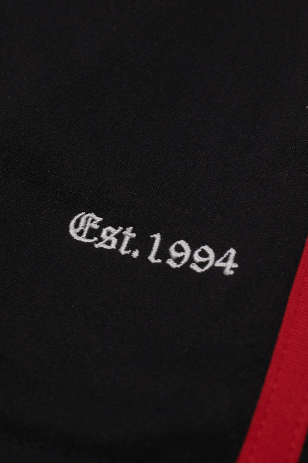 Adidas x Korn Track Pant Black – Exklusive schwarze Hose mit Korn Branding und typischem Adidas-Style, für einzigartigen Komfort und Modebewusstsein
