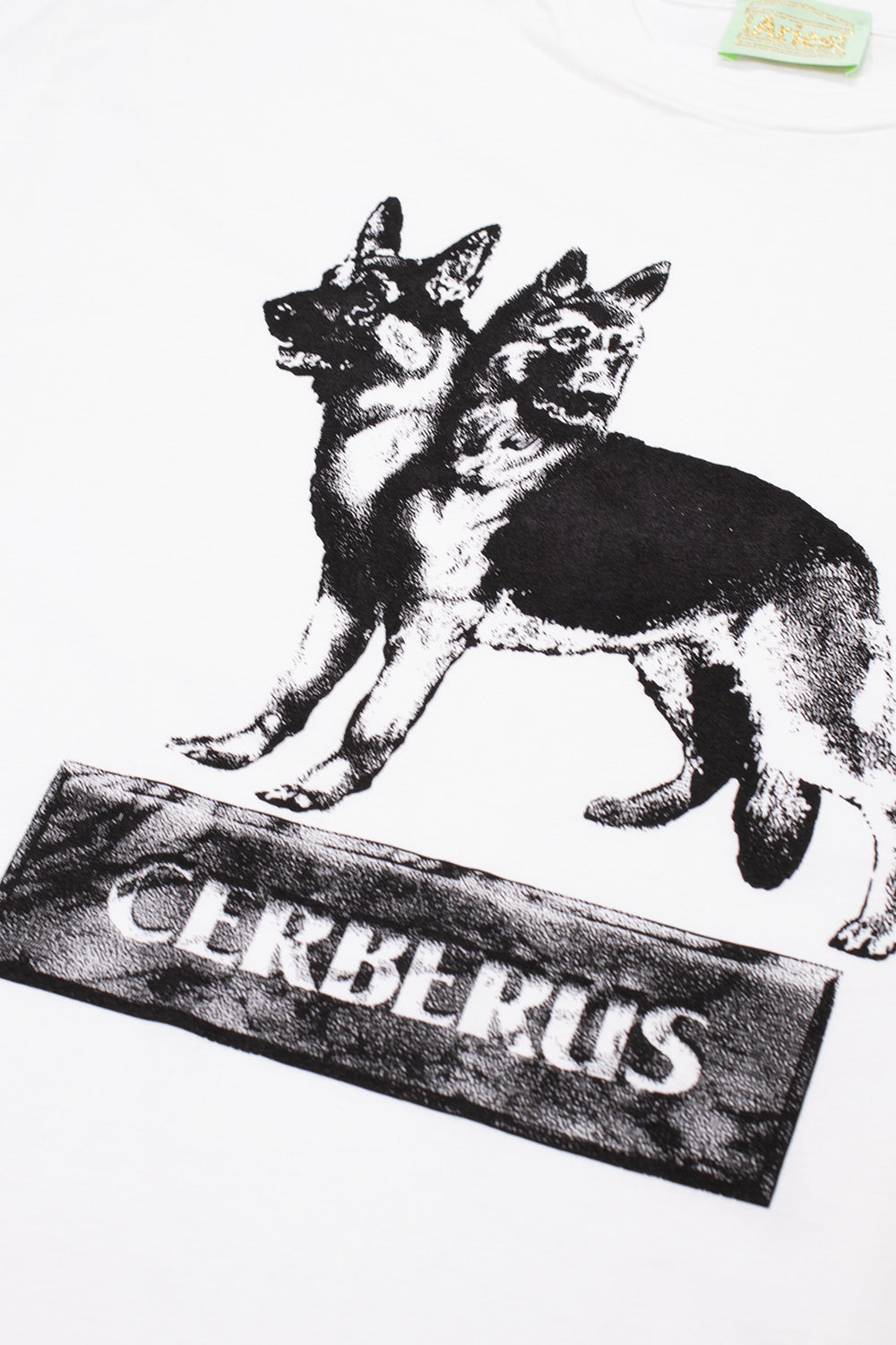 "Aries Cerberus T-Shirt Weiß – Weißes T-Shirt mit markantem Cerberus-Motiv für einen auffälligen Streetstyle"