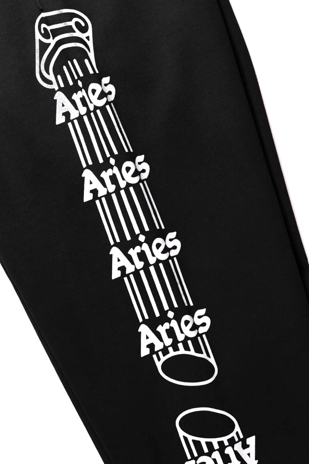 Aries Column Sweatpant Black – Bequeme schwarze Sweatpants aus der Aries Kollektion mit einzigartigem Column-Print, perfekt für den modernen Streetstyle.
