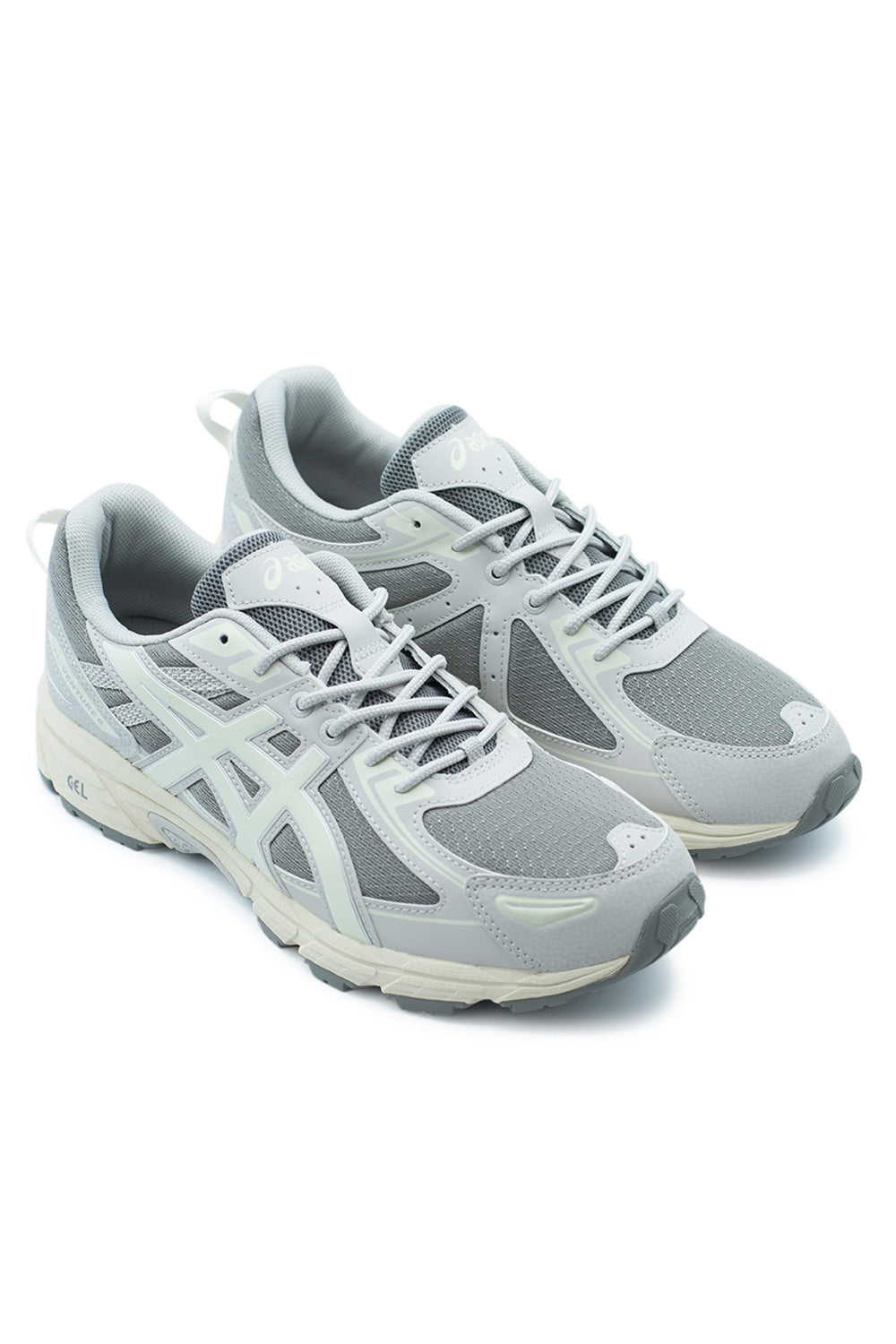 Vielseitiger Outdoor-Sneaker: Asics Gel-Venture 6 mit trailtauglicher Sohle und strapazierfähigem Obermaterial in Grau und Cream.