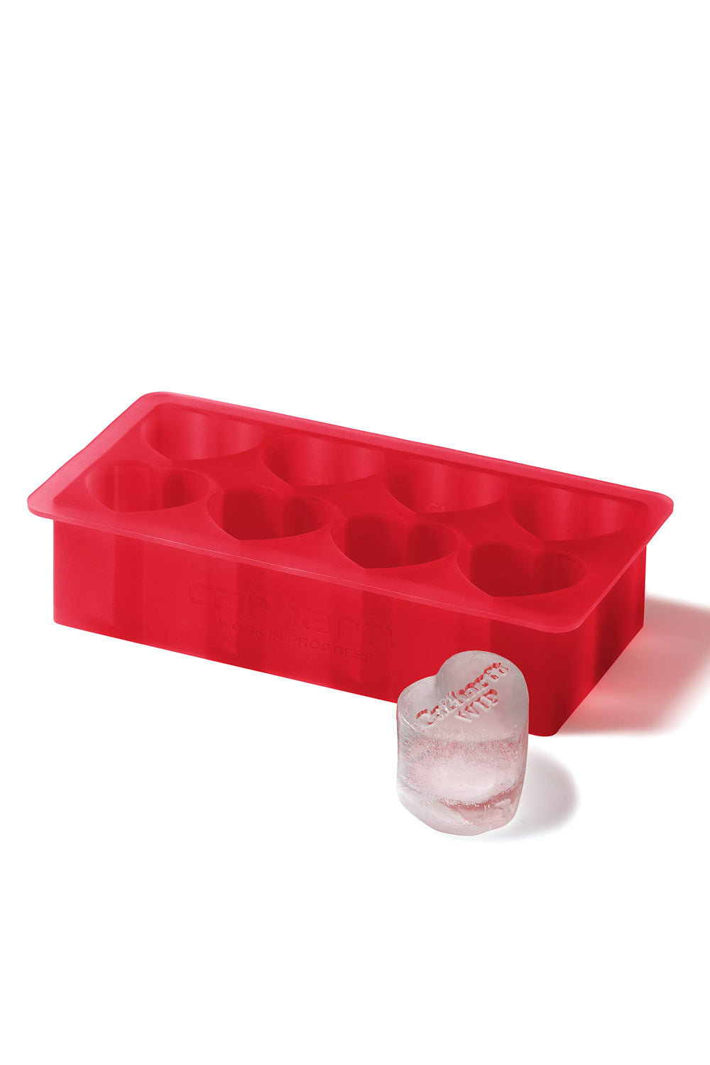 Carhartt WIP Heart Ice Cube Tray in Scarlet – BPA-freie Silikonform mit herzförmigen Eiswürfelformen und eingeprägtem Branding