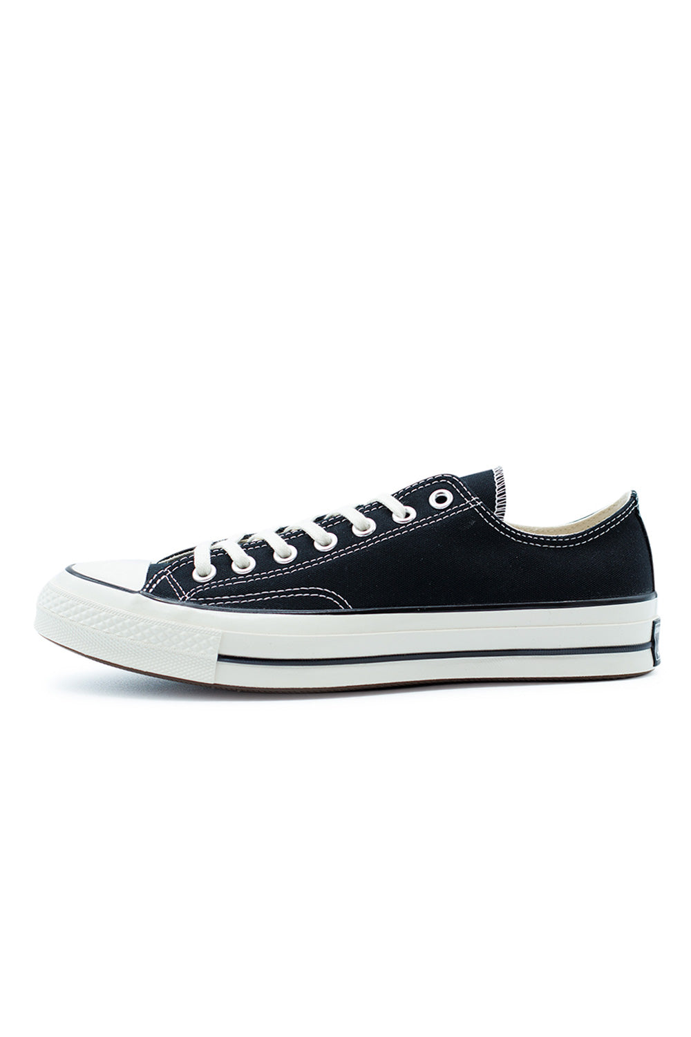 Converse Chuck 70 OX Black Black Egret – klassischer Low-Top Sneaker mit schwarzem Canvas-Obermaterial und Egret-Sohle