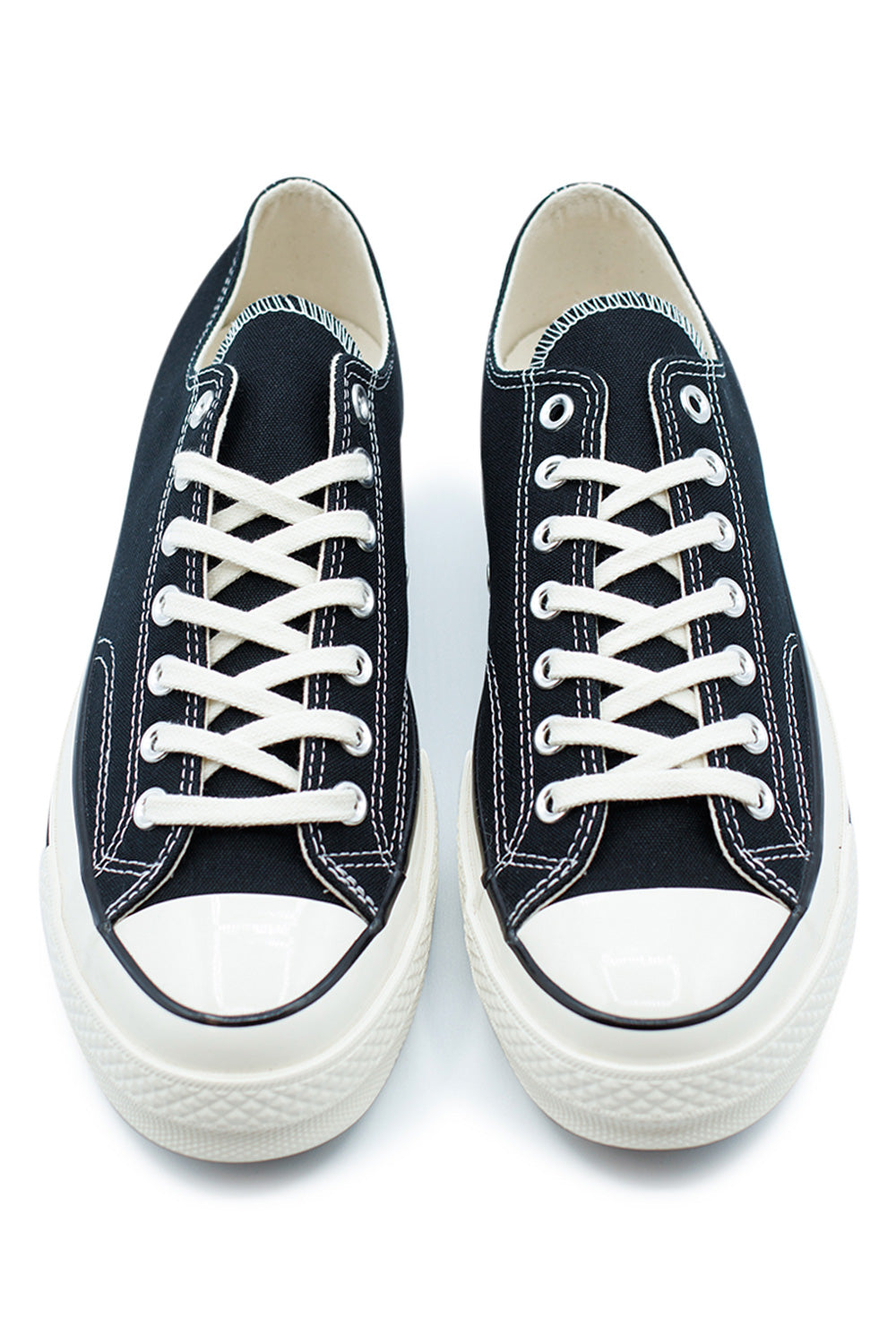 Converse Chuck 70 OX in Black mit dezenter Egret-Zwischensohle und traditionellem All Star Fersenlogo
