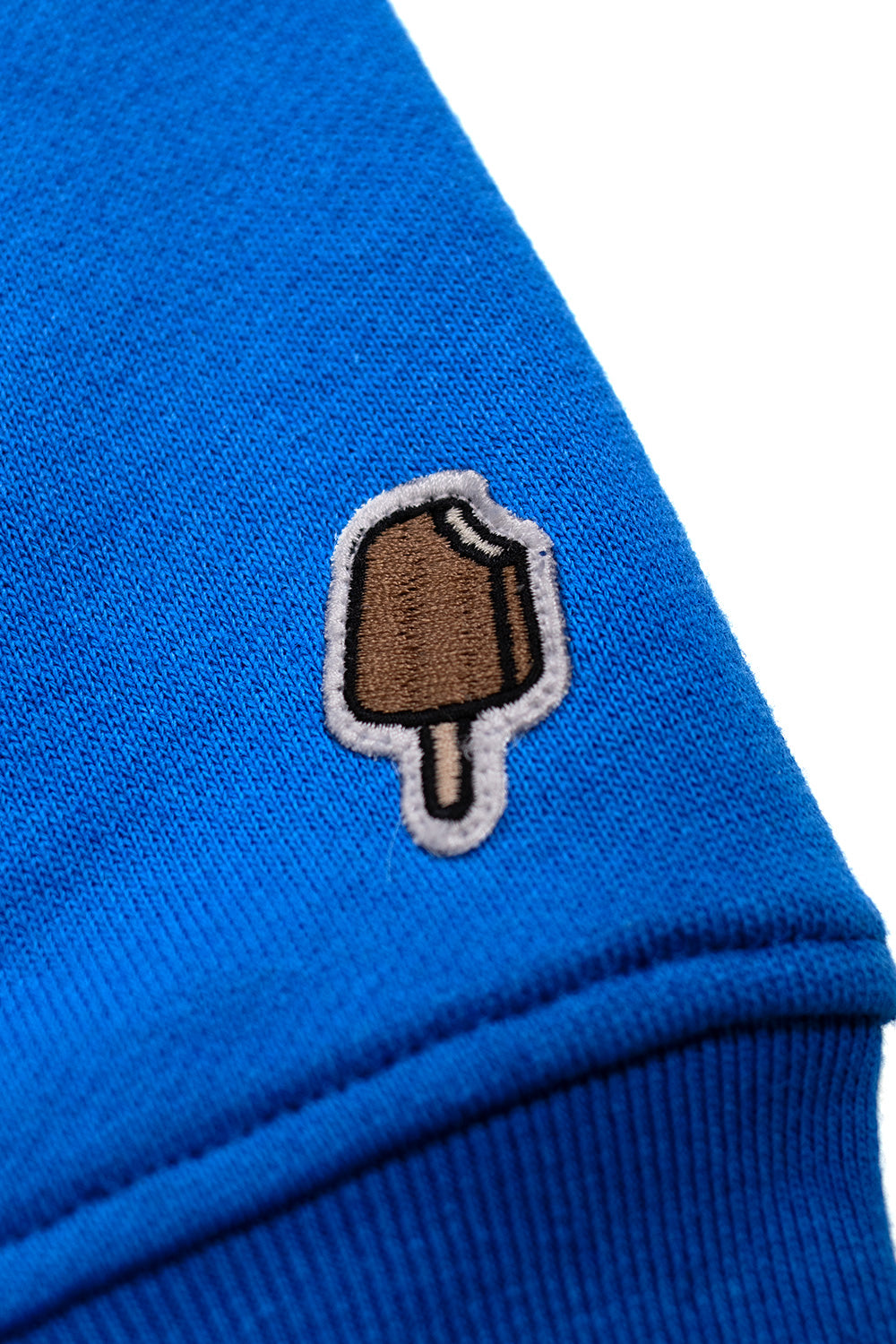 IceCream Rhinestone Cones & Bones Popover Hood Blue – Weicher, premium-blauer Hoodie mit auffälligem Strass-Design, ideal für Fans exklusiver Streetwear
