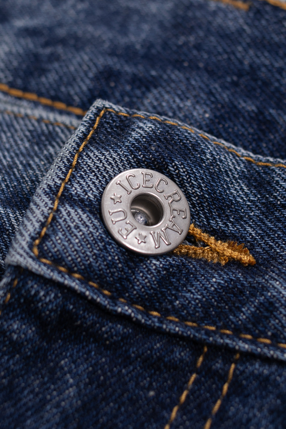 Mid Wash Blue IceCream Jeansshorts mit Straight-Leg-Schnitt und auffälligem Artwork – perfekte Mischung aus Komfort und Style.