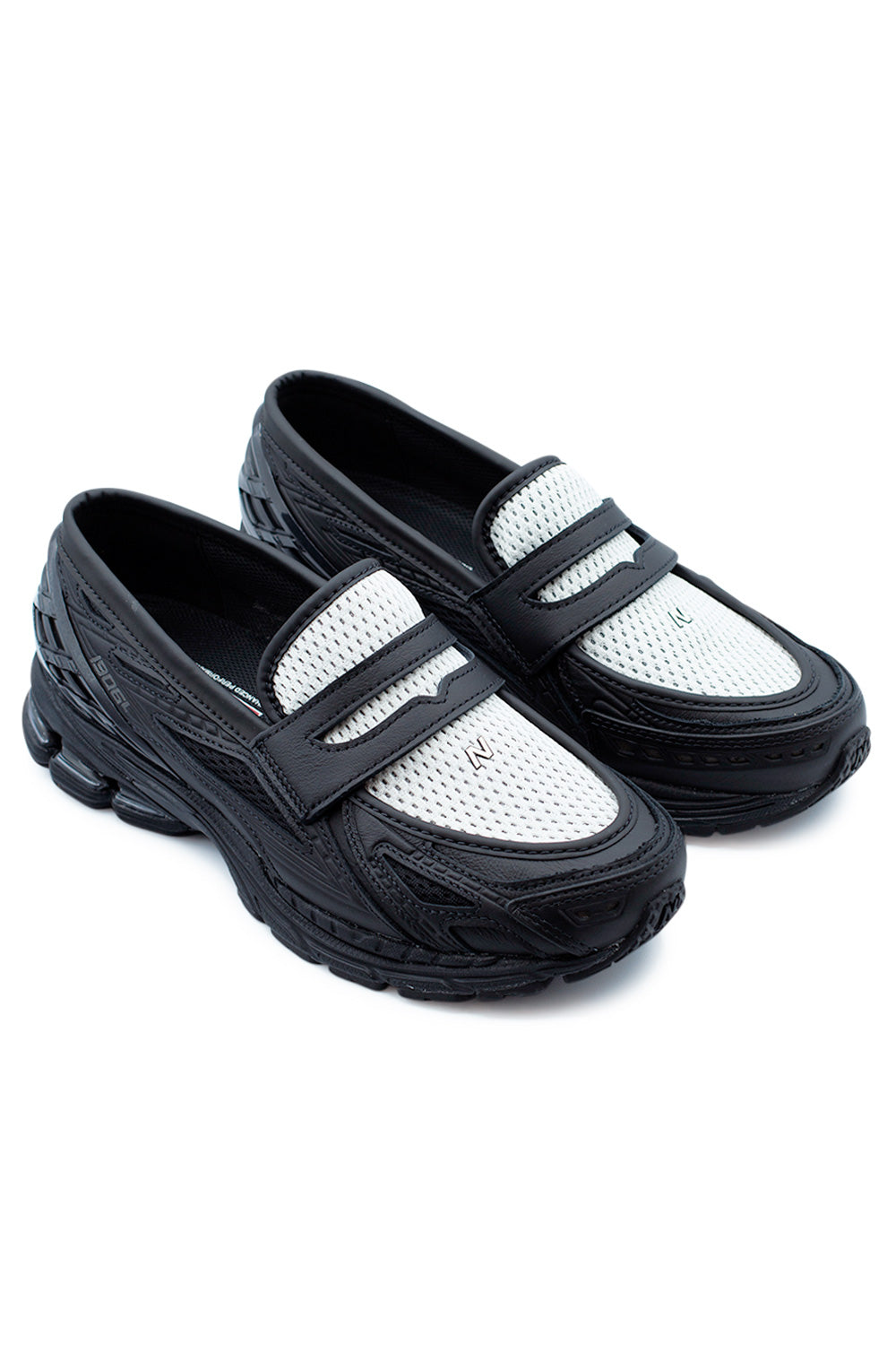 Rear view of the New Balance 1906L loafer in Black and Angora highlighting ABZORB SBS heel cushioning and N-ergy outsole for enhanced stability, shock absorption and all-day comfort.