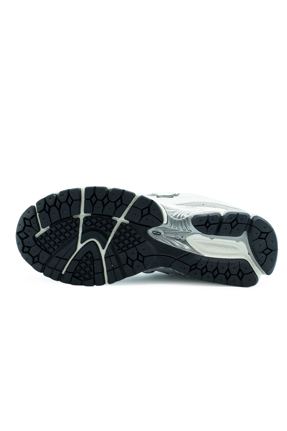 New Balance 2002R Grey Matter Sea Salt Dark Silver Metallic – Stylisher Sneaker mit innovativer Technologie und angesagten Grautönen für den perfekten Look.
