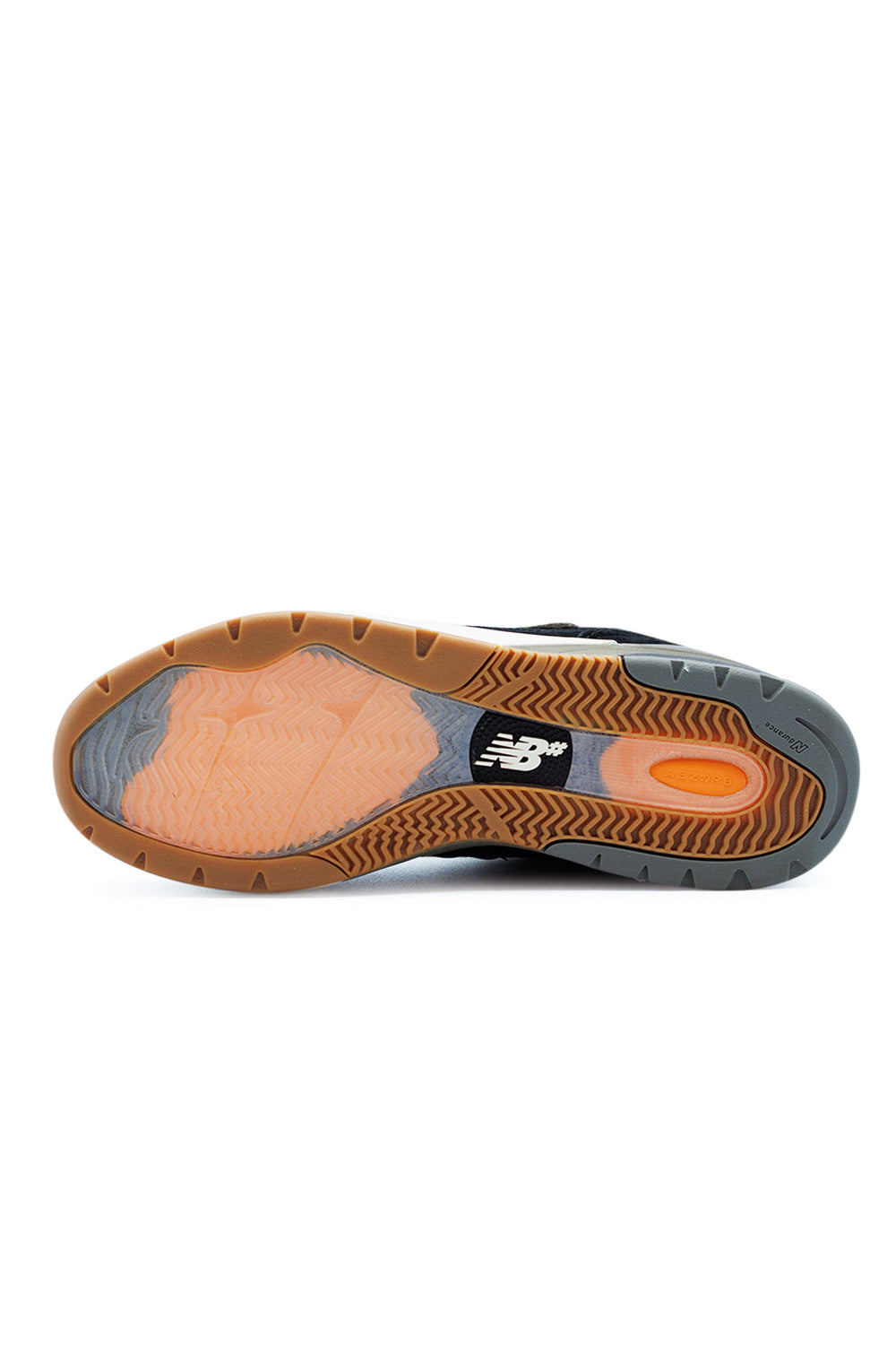 New Balance 933 von unten: Rutschfeste Sohle mit reaktionskontrolliertem Design für optimales Board-Gefühl