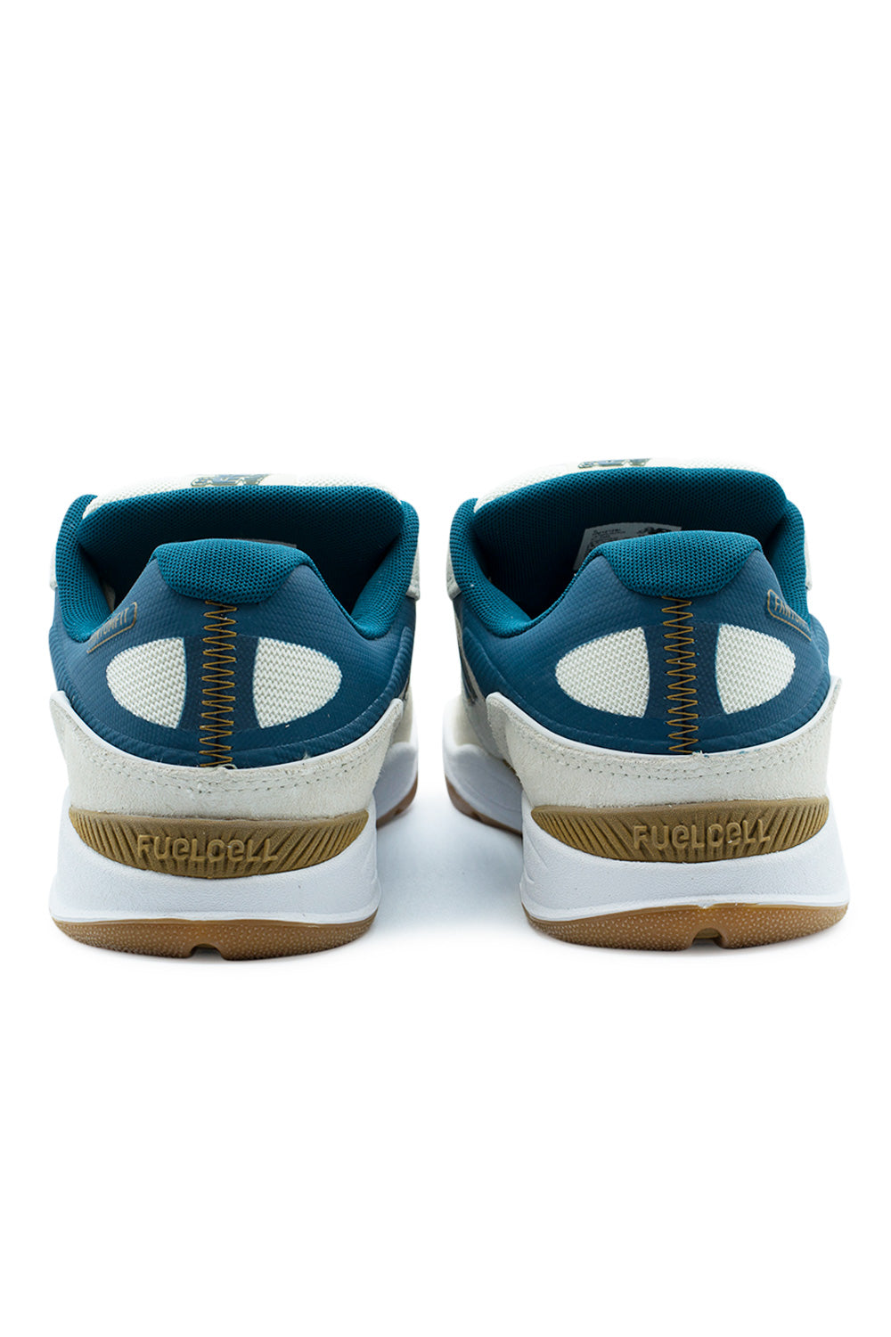 New Balance Tiago Lemos 1010 Linen – Fortschrittlicher Skateboarding-Sneaker mit stabiler Sohlenkonstruktion und verstärktem Zehenbereich für Langlebigkeit.
