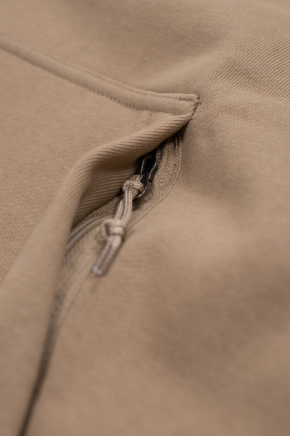 Nike ACG Fleece Therma-Fit Hoodie Khaki – Nike ACG Hoodie in Khaki, perfekt für Outdoor-Abenteuer mit innovativer Thermo-Fit-Isolierung für extra Wärme
