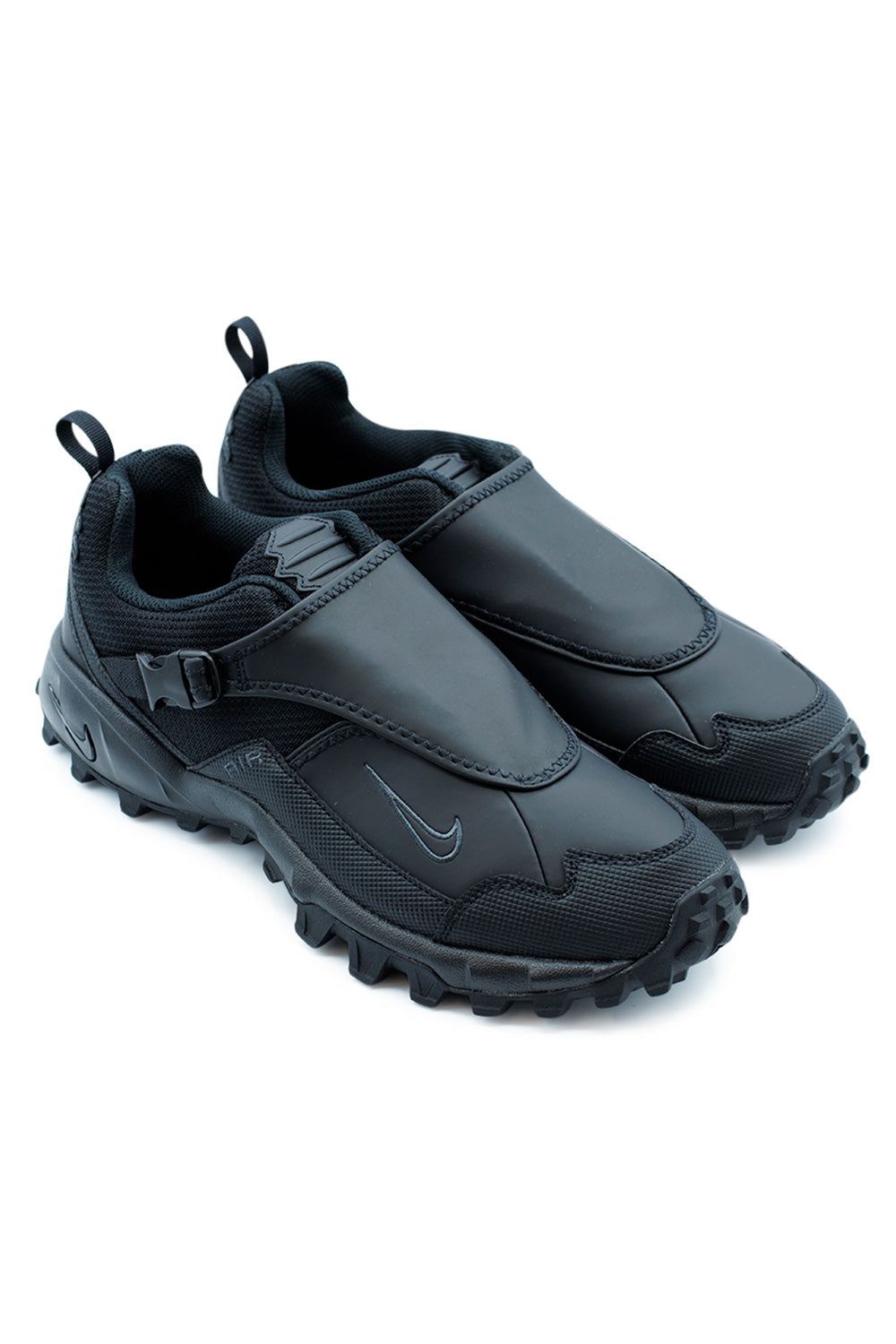Nike ACG Phassad Black – retro trail heritage sneaker with synthetic leather upper, reinforced toe mudguard, and breathable mesh lining.
