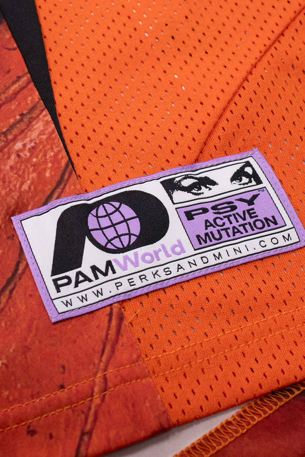 "Perks and Mini Stargate Jersey – modernes Jersey-Shirt mit atmungsaktivem Mesh-Gewebe und einzigartigem P.A.M.-Design"
