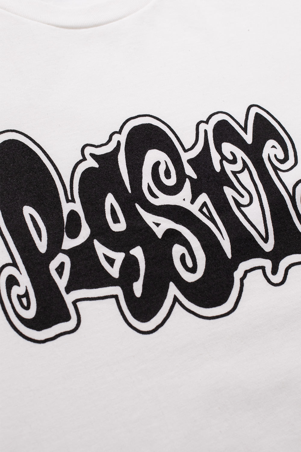 Pigsty Logo T-Shirt White – Stylisches weißes T-Shirt von Pigsty mit markantem Logo-Design, perfekt für urbane Mode-Enthusiasten.
