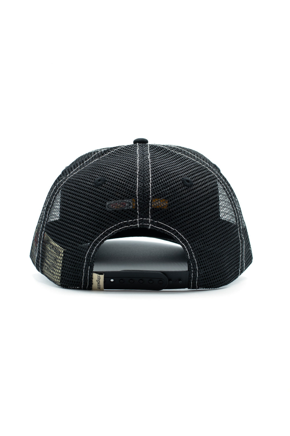 Stingwater Piggy Bank Trucker Cap Black – Schwarze Stingwater Trucker Cap mit auffälligem Piggy Bank Motiv, perfekt für lässige Outfits und Skateboard-Fans
