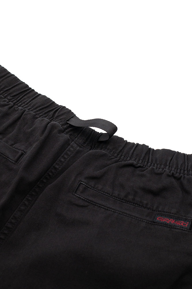 Vielseitige Gramicci G-Short in Schwarz – robuste Shorts mit klassischem Design für Alltag und Abenteuer.